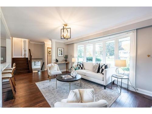 228 Plumtree Drive, Burlington, ON - Indoor Photo Showing Living Room