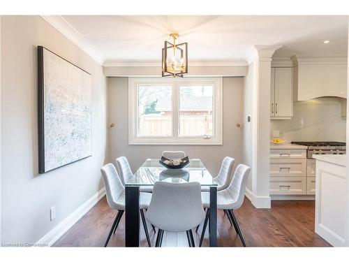 228 Plumtree Drive, Burlington, ON - Indoor Photo Showing Dining Room