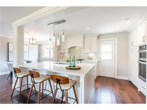 228 Plumtree Drive, Burlington, ON - Indoor Photo Showing Kitchen With Upgraded Kitchen