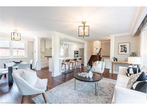 228 Plumtree Drive, Burlington, ON - Indoor Photo Showing Living Room