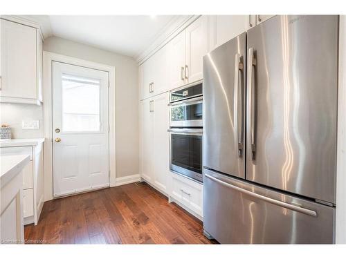 228 Plumtree Drive, Burlington, ON - Indoor Photo Showing Kitchen