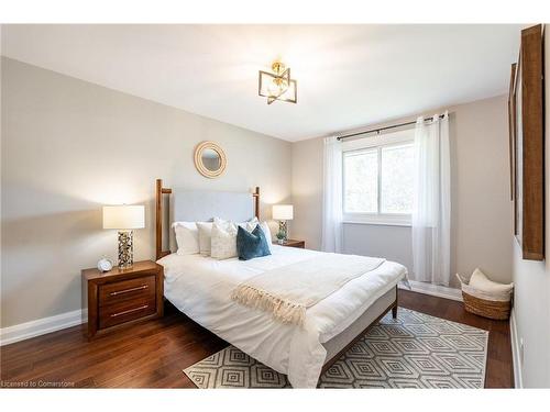 228 Plumtree Drive, Burlington, ON - Indoor Photo Showing Bedroom