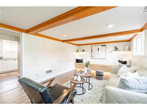 228 Plumtree Drive, Burlington, ON - Indoor Photo Showing Living Room