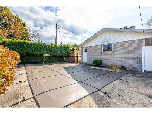 228 Plumtree Drive, Burlington, ON - Outdoor