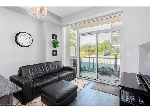 113-1284 Guelph Line, Burlington, ON - Indoor Photo Showing Living Room