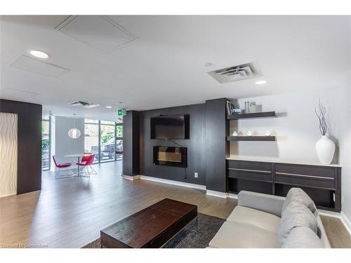 113-1284 Guelph Line, Burlington, ON - Indoor Photo Showing Living Room With Fireplace