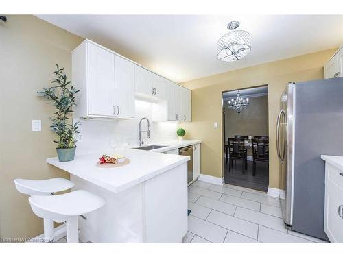 88-2701 Aquitaine Avenue, Mississauga, ON - Indoor Photo Showing Kitchen