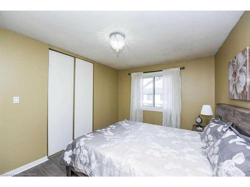 88-2701 Aquitaine Avenue, Mississauga, ON - Indoor Photo Showing Bedroom