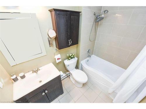 88-2701 Aquitaine Avenue, Mississauga, ON - Indoor Photo Showing Bathroom