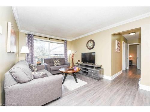 88-2701 Aquitaine Avenue, Mississauga, ON - Indoor Photo Showing Living Room