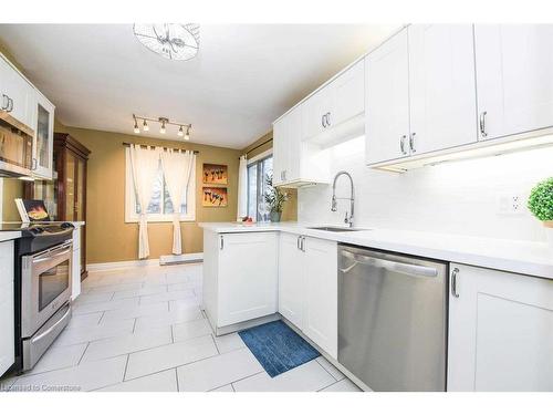 88-2701 Aquitaine Avenue, Mississauga, ON - Indoor Photo Showing Kitchen