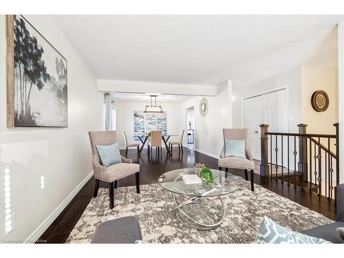 4939 Homestead Drive, Beamsville, ON - Indoor Photo Showing Living Room