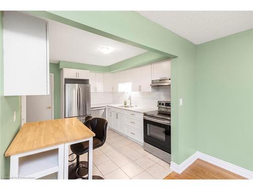 25-100 St Andrews Court, Hamilton, ON - Indoor Photo Showing Kitchen With Upgraded Kitchen