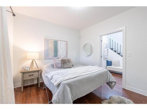 86 Welland Avenue, St. Catharines, ON - Indoor Photo Showing Bedroom