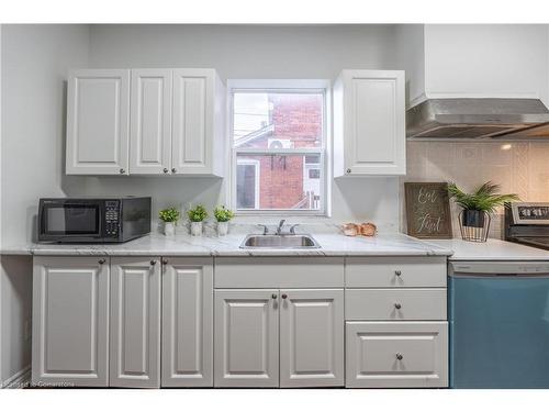 86 Welland Avenue, St. Catharines, ON - Indoor Photo Showing Kitchen