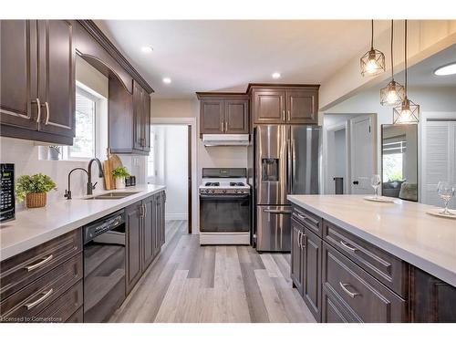 4315 Highway #6 Highway, Glanbrook, ON - Indoor Photo Showing Kitchen With Double Sink With Upgraded Kitchen