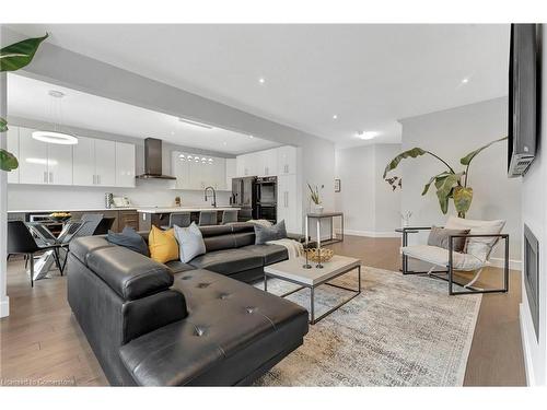 44 Fairgrounds Drive, Binbrook, ON - Indoor Photo Showing Living Room