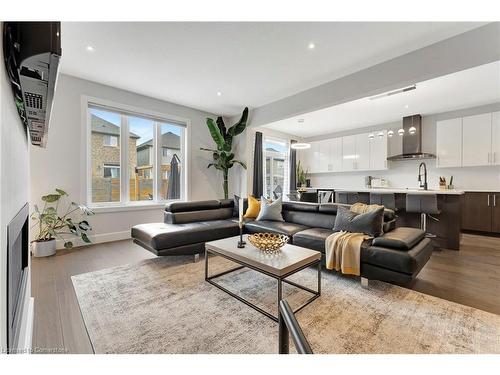 44 Fairgrounds Drive, Binbrook, ON - Indoor Photo Showing Living Room