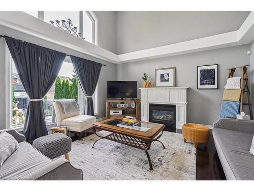 12 Cityview Crescent, Stoney Creek, ON - Indoor Photo Showing Living Room With Fireplace