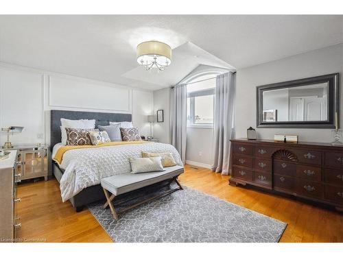 12 Cityview Crescent, Stoney Creek, ON - Indoor Photo Showing Bedroom