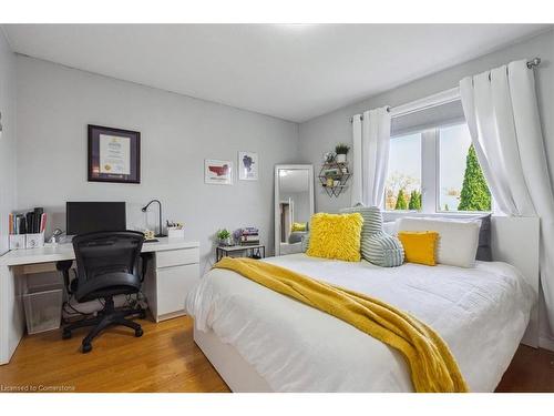 12 Cityview Crescent, Stoney Creek, ON - Indoor Photo Showing Bedroom