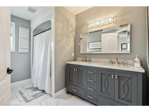 12 Cityview Crescent, Stoney Creek, ON - Indoor Photo Showing Bathroom