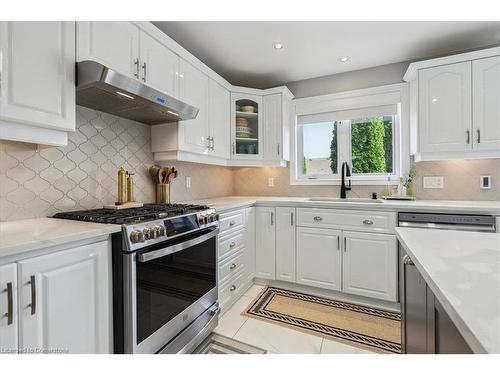 12 Cityview Crescent, Stoney Creek, ON - Indoor Photo Showing Kitchen With Upgraded Kitchen