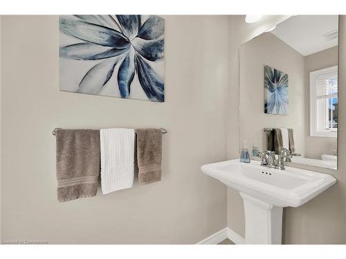 229 John Frederick Drive, Ancaster, ON - Indoor Photo Showing Bathroom