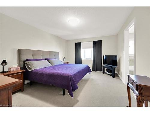 229 John Frederick Drive, Ancaster, ON - Indoor Photo Showing Bedroom