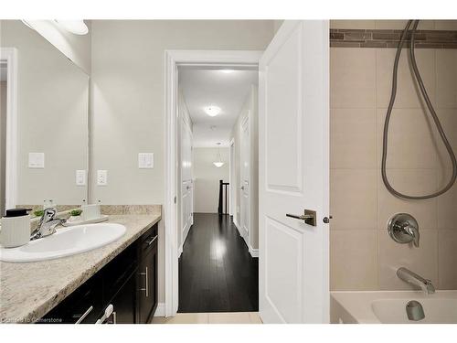 229 John Frederick Drive, Ancaster, ON - Indoor Photo Showing Bathroom