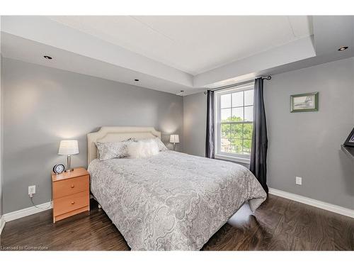 310-1800 Walkers Line, Burlington, ON - Indoor Photo Showing Bedroom