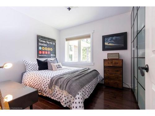 1245 Baldwin Drive, Oakville, ON - Indoor Photo Showing Bedroom