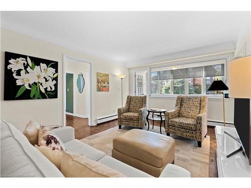 1-245 Bay Street S, Hamilton, ON - Indoor Photo Showing Living Room