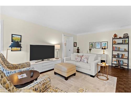 1-245 Bay Street S, Hamilton, ON - Indoor Photo Showing Living Room