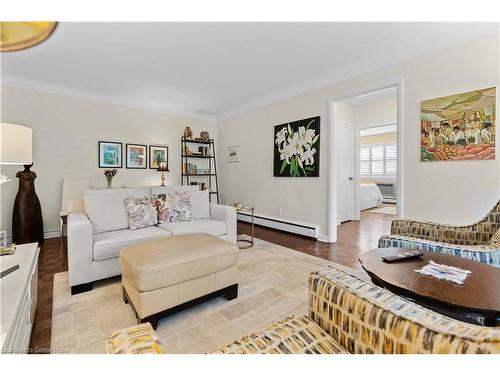 1-245 Bay Street S, Hamilton, ON - Indoor Photo Showing Living Room