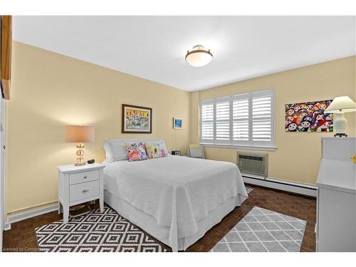 1-245 Bay Street S, Hamilton, ON - Indoor Photo Showing Bedroom