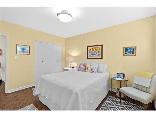 1-245 Bay Street S, Hamilton, ON - Indoor Photo Showing Bedroom