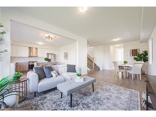 208 Provident Way, Mount Hope, ON - Indoor Photo Showing Living Room