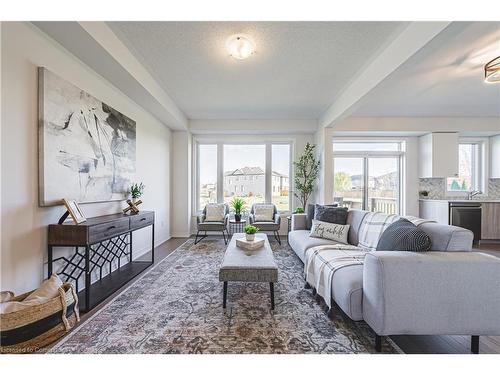 208 Provident Way, Mount Hope, ON - Indoor Photo Showing Living Room