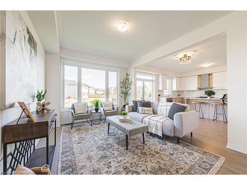 208 Provident Way, Mount Hope, ON - Indoor Photo Showing Living Room