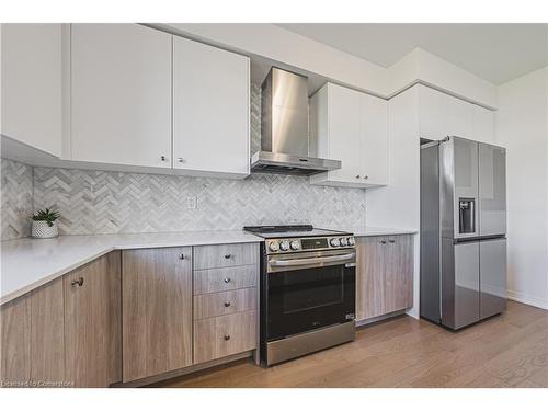 208 Provident Way, Mount Hope, ON - Indoor Photo Showing Kitchen