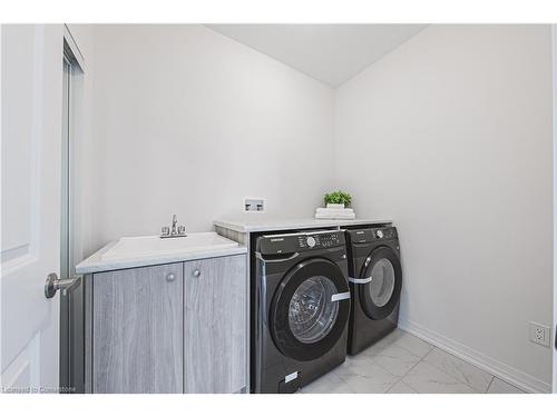 208 Provident Way, Mount Hope, ON - Indoor Photo Showing Laundry Room