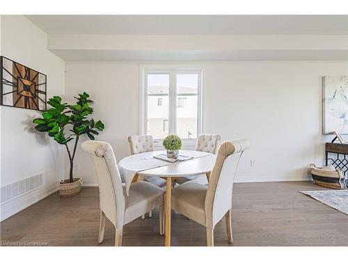 208 Provident Way, Mount Hope, ON - Indoor Photo Showing Dining Room