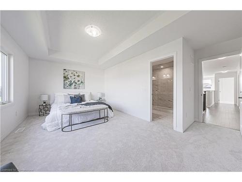 208 Provident Way, Mount Hope, ON - Indoor Photo Showing Bedroom