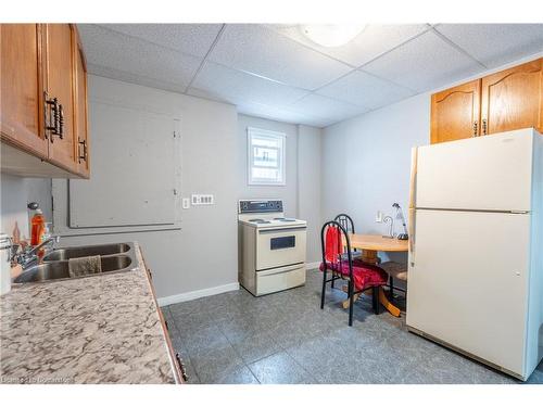 478 East Main Street, Welland, ON - Indoor Photo Showing Kitchen With Double Sink