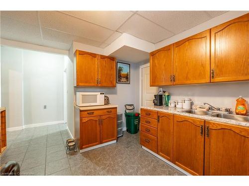 478 East Main Street, Welland, ON - Indoor Photo Showing Kitchen With Double Sink