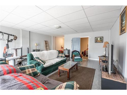 478 East Main Street, Welland, ON - Indoor Photo Showing Living Room