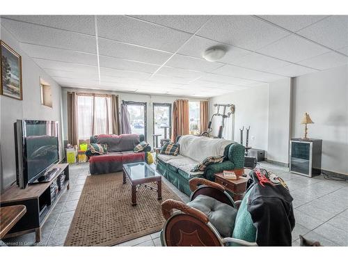 478 East Main Street, Welland, ON - Indoor Photo Showing Living Room