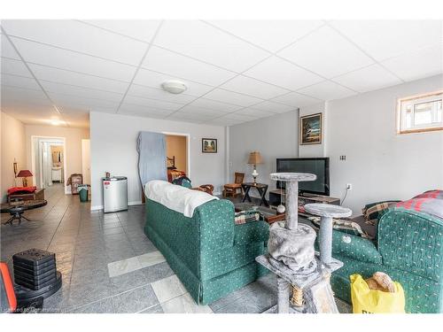 478 East Main Street, Welland, ON - Indoor Photo Showing Living Room