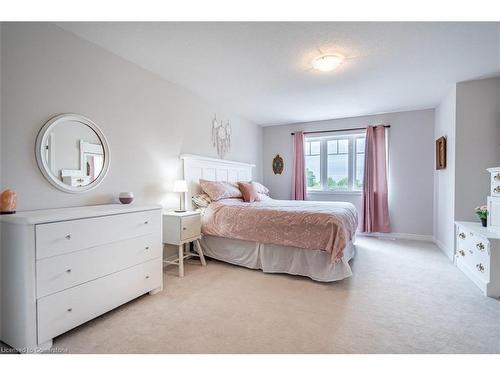 120 Dunrobin Lane, Grimsby, ON - Indoor Photo Showing Bedroom